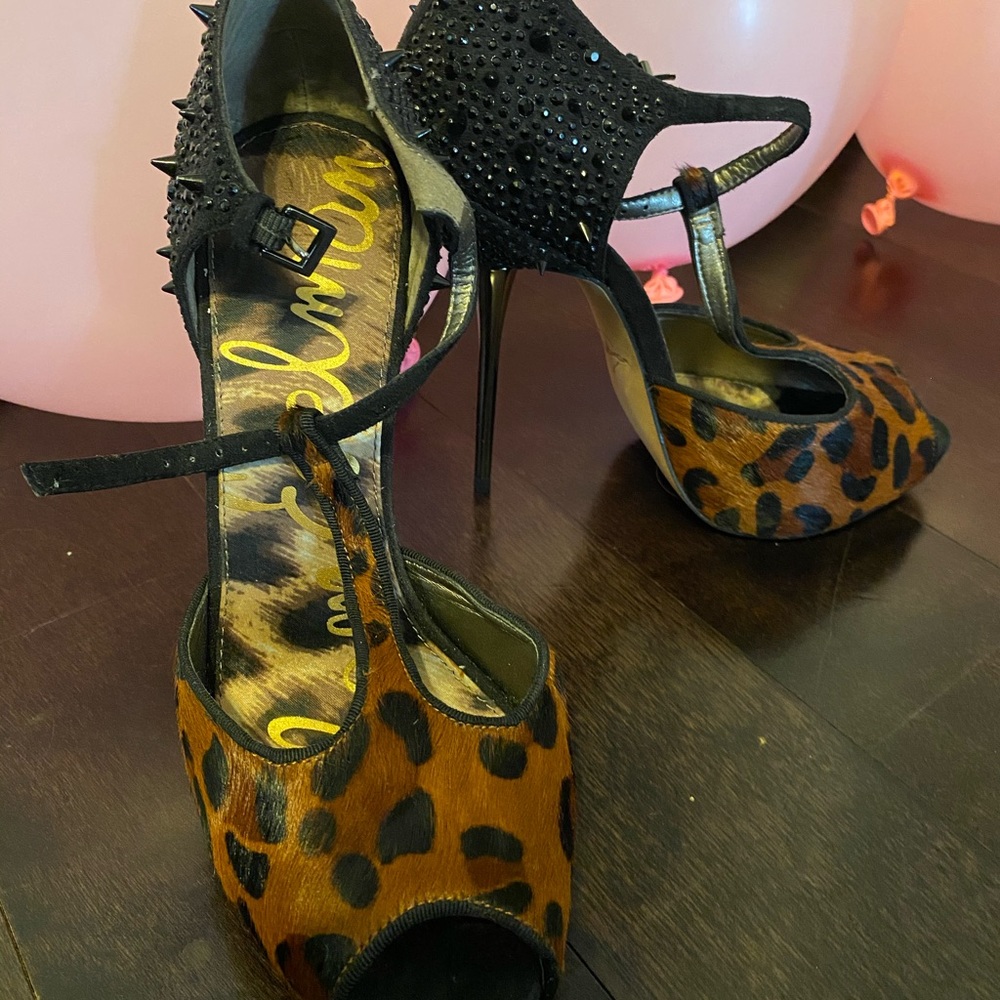 High heel peep toe shoes